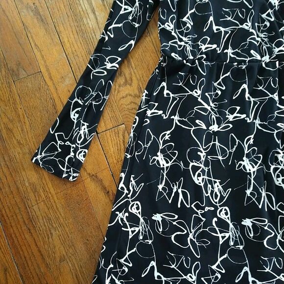 New Nine West Faux Wrap Mini Dress Women's Medium Long Sleeve Black Scribble - Picture 4 of 10